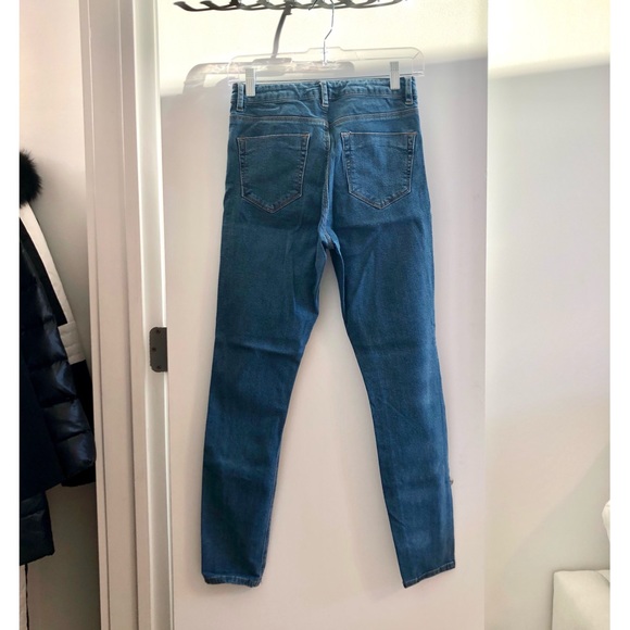 Ridley High Waist Skinny Jeans in Pretty Mid Wash Blue - Picture 5 of 8